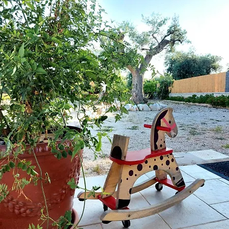 Trullo Ai Cento Sassi Εξοχικό σπίτι *